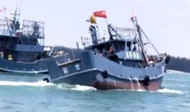 网友爆料渔船视频在线观看,渔船惊险瞬间，海上求生实况视频引关注  第1张